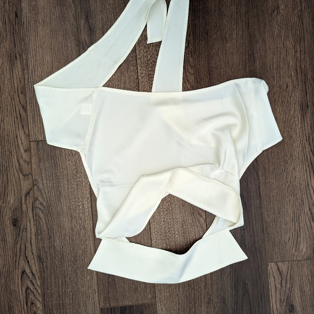Kittenish satin collar crop top